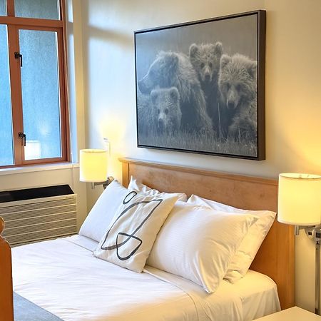 Alpenglow Lodge By Mva Whistler Exterior foto